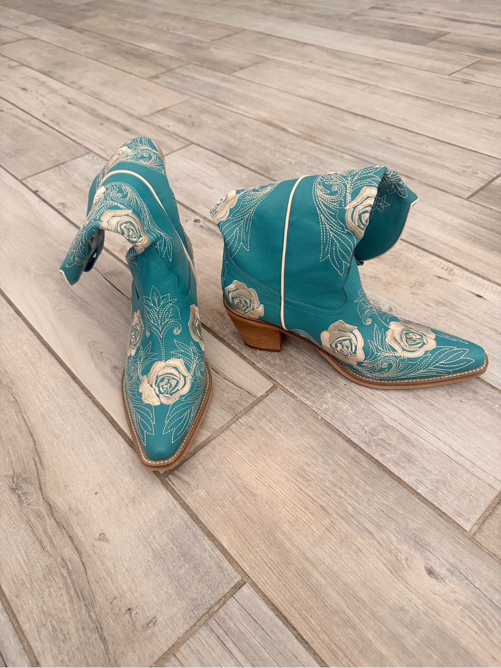 Mi.iM Turquoise Floral Embroidered Western Boots